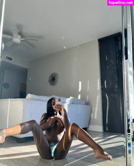 Urmajesty1728 OnlyFans Thumbnail #eiH1kYDUlA