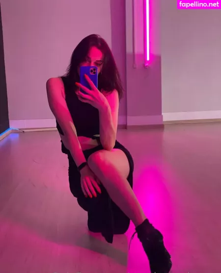 Urr Private Dance OnlyFans Thumbnail #6abMmdydL1