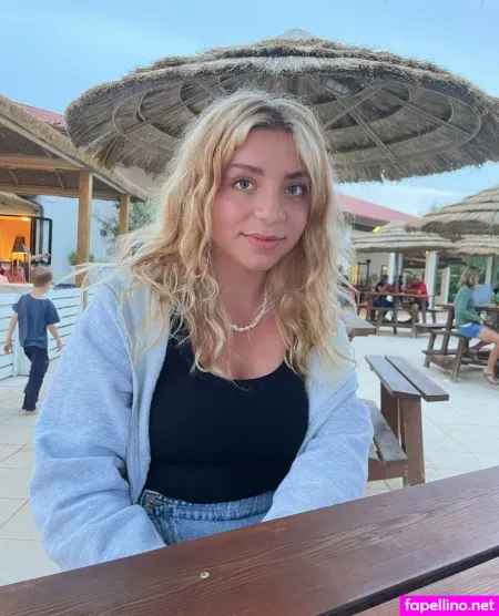 Uwueml Main Profile Photo