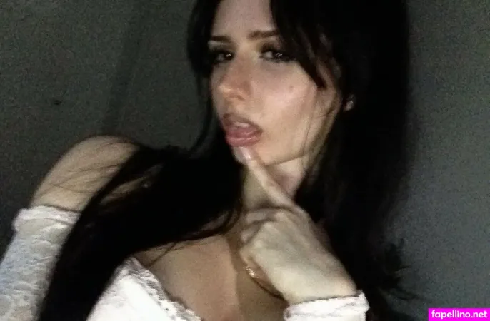 Vahluntine OnlyFans Thumbnail #4C6BGWWFcO