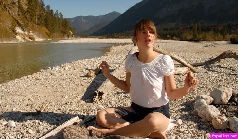 Val Mont OnlyFans Thumbnail #3O5gBjJhzL