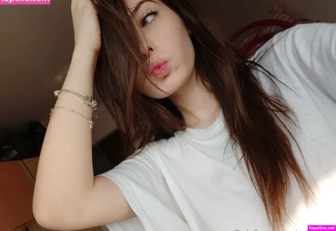 Vale00ria Main Profile Photo