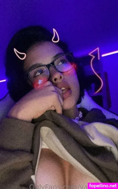 Valen Ceron OnlyFans Thumbnail #17DBpqG7V0