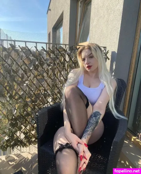Valenann OnlyFans Thumbnail #del9F1Zqkk