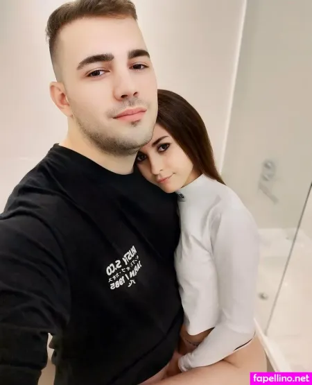 Valentcouple OnlyFans Thumbnail #dCBay2EOHV