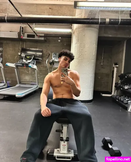 Valentinopapii OnlyFans Thumbnail #0wM7zYcDme