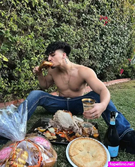 Valentinopapii OnlyFans Thumbnail #RQpdr9Y2Lp