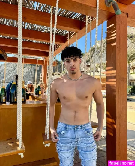 Valentinopapii OnlyFans Thumbnail #yTeUQf33BU