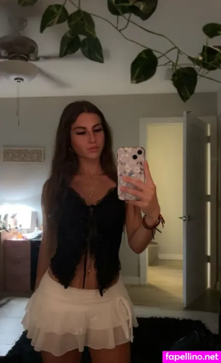 Valerena OnlyFans Thumbnail #9IycUK2EeY