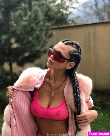 Valeria Mour OnlyFans Thumbnail #OkUYD2RHlE