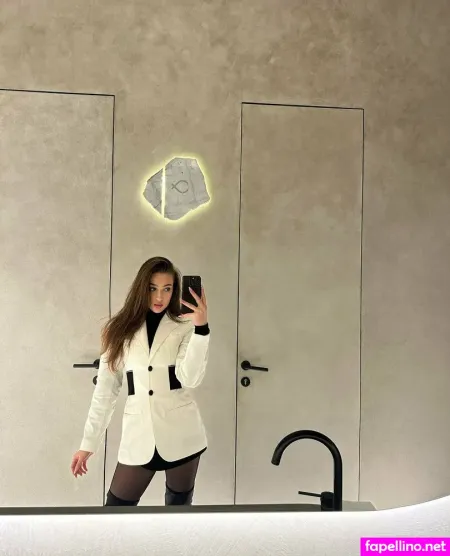 Valerie Chantal OnlyFans Thumbnail #wvK6bis8WB
