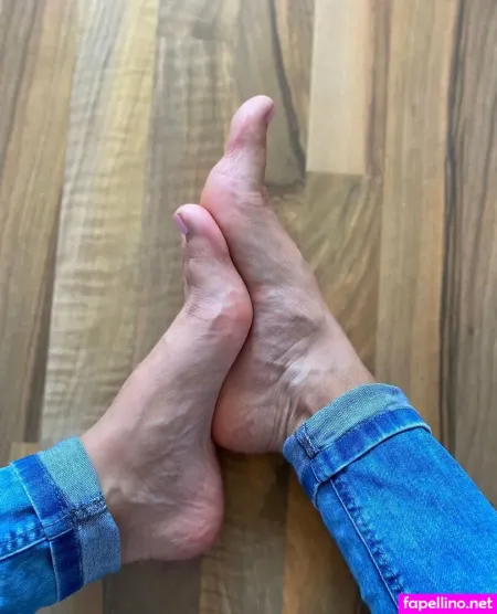Valerie Saxton OnlyFans Thumbnail #1tfpzi7o0g