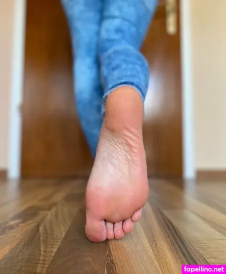 Valerie Saxton OnlyFans Thumbnail #MBZIrzG4Et