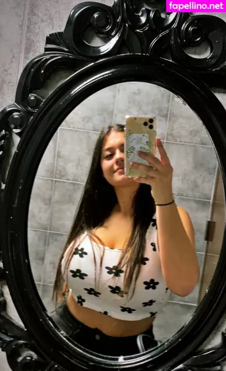 Valerie OnlyFans Thumbnail #34K2rEeYGE