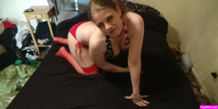 Valerievixen1990 OnlyFans Thumbnail #eBTtH8emL9