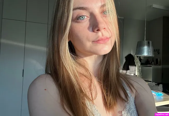 Vallmi OnlyFans Thumbnail #oHsdeiJ6aQ