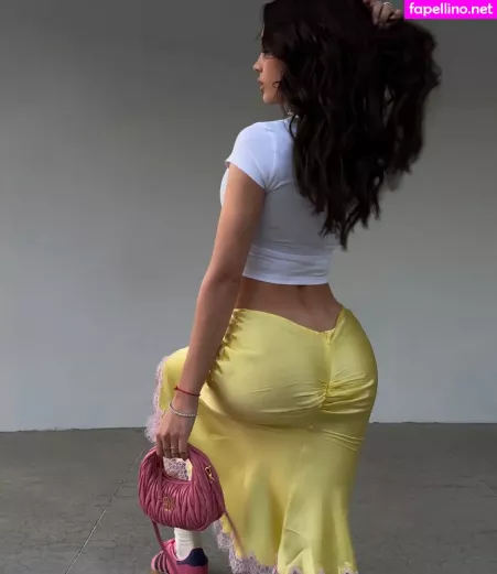 Valya Karnaval OnlyFans Thumbnail #GAYd1n2QCF