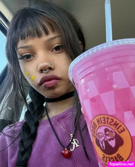 Vampireloulou Main Profile Photo