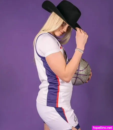 Van Lyth OnlyFans Thumbnail #441e00A9wt