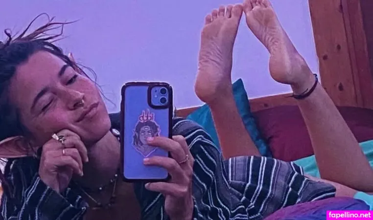 Van On The Moon OnlyFans Thumbnail #JULEc0XISS