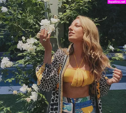 Vanessa Lengies OnlyFans Thumbnail #1xOh7WlQTJ