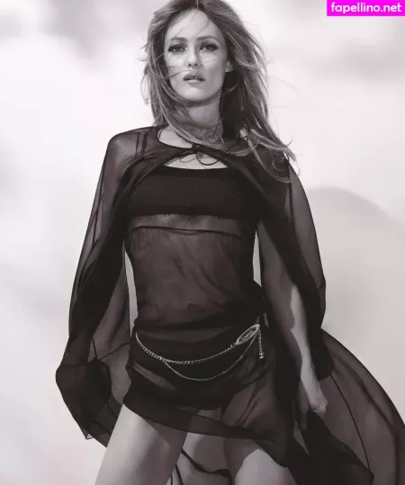 Vanessa Paradis OnlyFans Thumbnail #8doFJodlg0