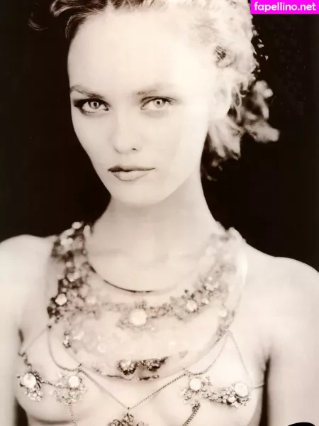 Vanessa Paradis OnlyFans Thumbnail #KgYDS9JezW