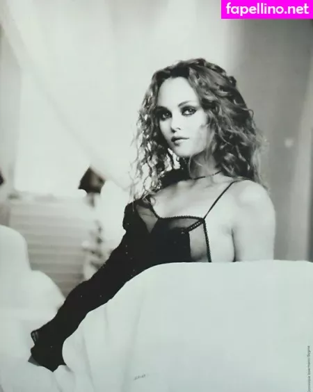 Vanessa Paradis OnlyFans Thumbnail #OddejrFKVo