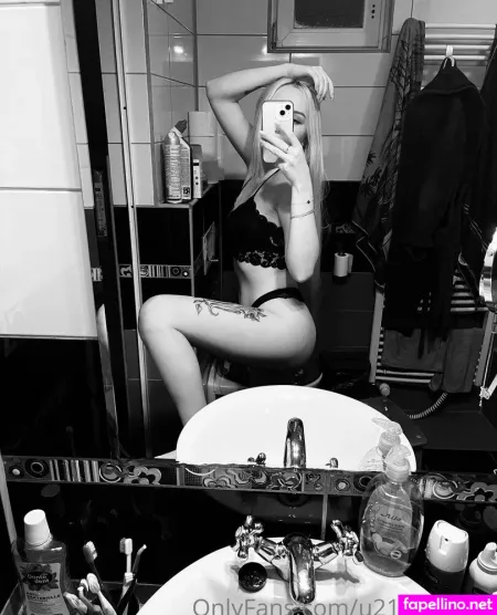 Vanessa2255 OnlyFans Thumbnail #HdPcdgNq45