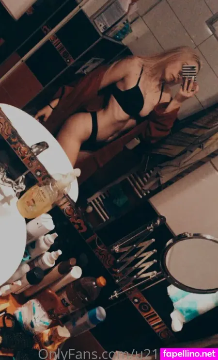 Vanessa2255 OnlyFans Thumbnail #HeGHposcP5