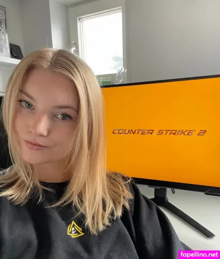 Vanessaahlstrom OnlyFans Thumbnail #CyEjXRBuuo