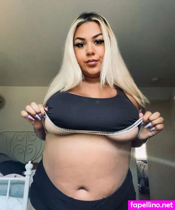 Chubby Vee, aintnowifeyxoxo, servequeenv, xx_vanessa_vixen_xx Nude Leaked OnlyFans Photo #epHX3XEE79