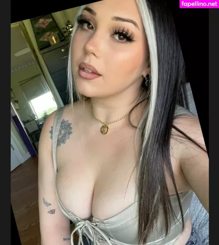 Vee Ayee23 OnlyFans Thumbnail #KymwkNHOX1