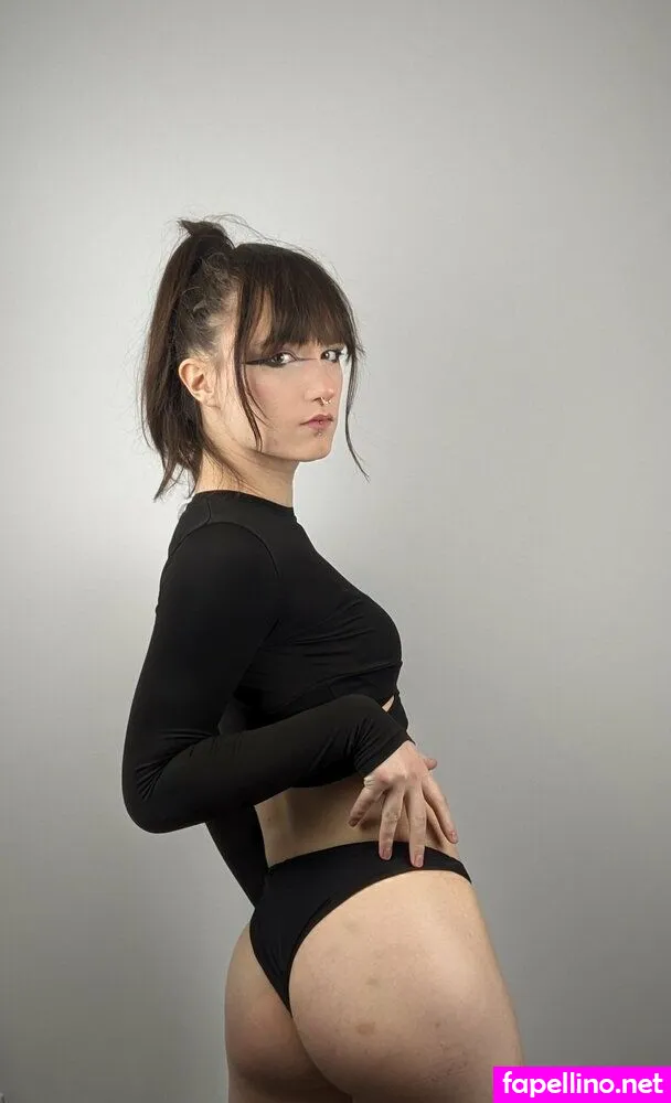 therealveesnow, vee.cams Nude Leaked OnlyFans Photo #KSG4CZdtIO