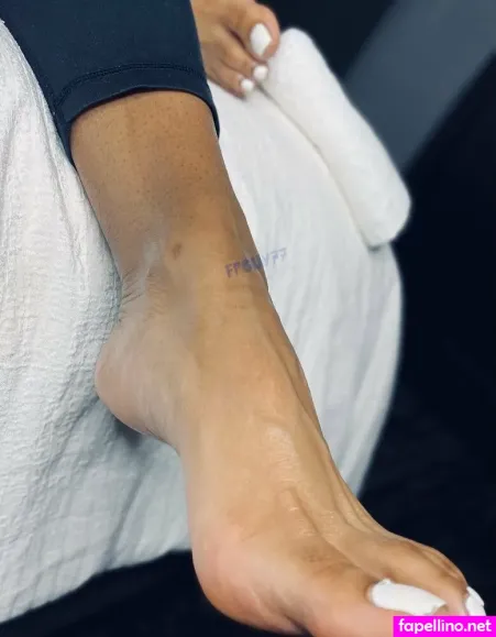 Vee Feet OnlyFans Thumbnail #2QChVkKkll