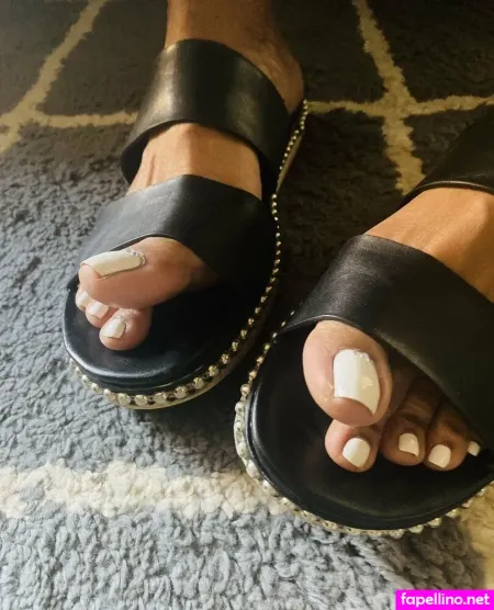Vee Feet OnlyFans Thumbnail #5MgLKVWKaK