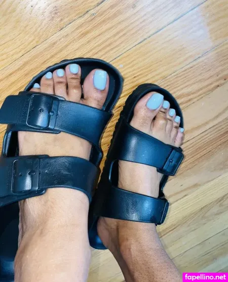 Vee Feet OnlyFans Thumbnail #Ate8M7UzmU