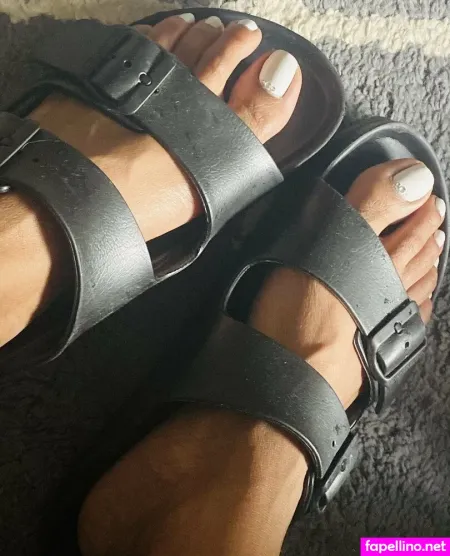 Vee Feet OnlyFans Thumbnail #D4ydtG8jZo