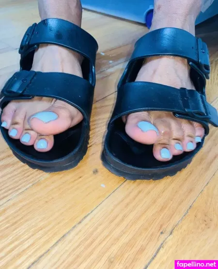 Vee Feet OnlyFans Thumbnail #GhQJWYNXmG
