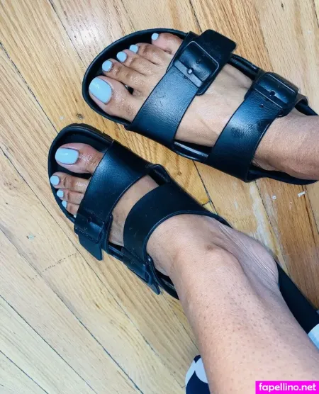 Vee Feet OnlyFans Thumbnail #MzHWtJ9iMU