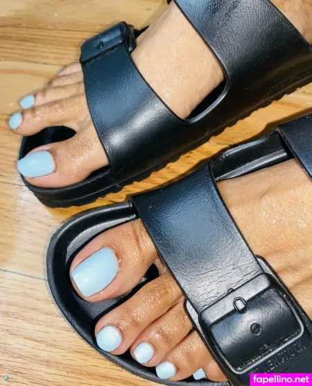 Vee Feet OnlyFans Thumbnail #WerTF9DrAy