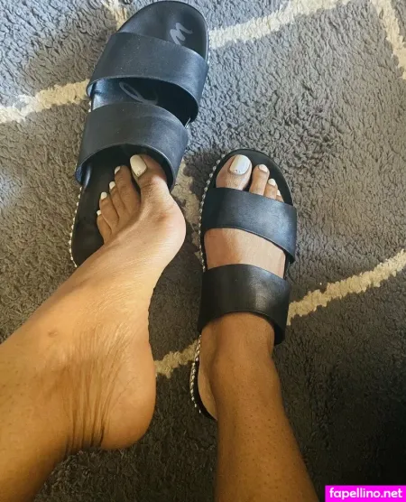 Vee Feet OnlyFans Thumbnail #XnDVwDZRPs