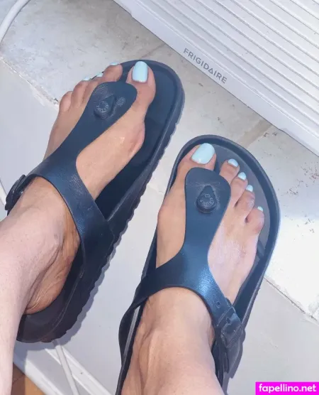 Vee Feet OnlyFans Thumbnail #lQeRlcfaG0