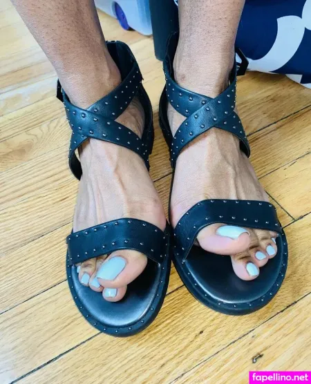 Vee Feet OnlyFans Thumbnail #pJvxoDPaLJ