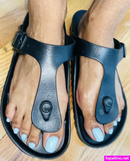 Vee Feet OnlyFans Thumbnail #pi4vWQdYjq