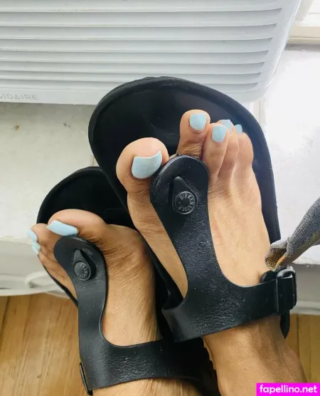 Vee Feet OnlyFans Thumbnail #x3iOadZHkO