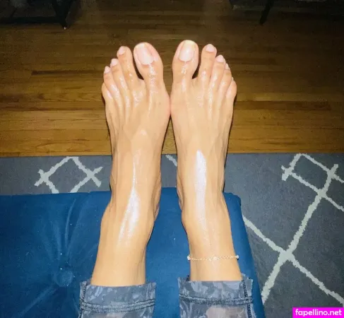 Vee Feet OnlyFans Thumbnail #xdTi3o6twM