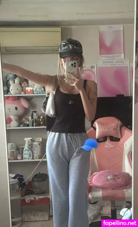 Vellezy OnlyFans Thumbnail #7dJrMQaw1a