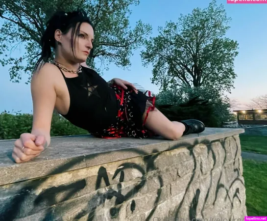 Velournoirxxx OnlyFans Thumbnail #bIrax8ENFu