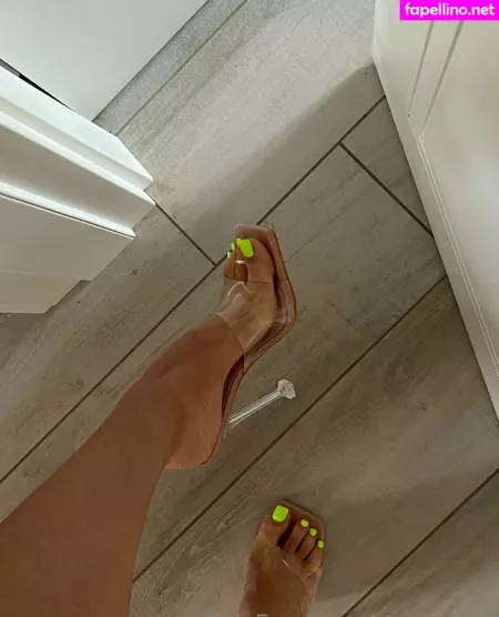 Venuscladfree OnlyFans Thumbnail #XWY5VIc9q6